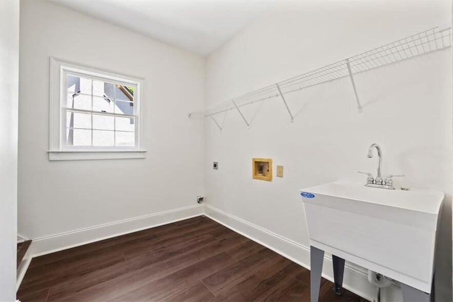 Building Photo - 2120 Skyland Cove Ln SW