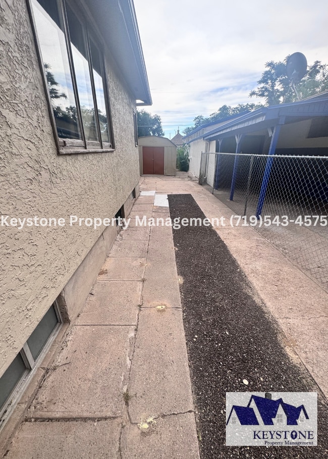 Building Photo - Beautifully Renovated 2 Bedroom / 1 Bath H...