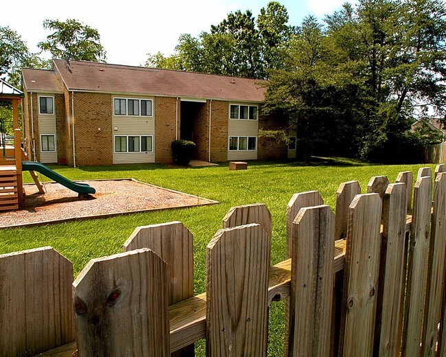 Lakeside Apartments - Lakeside