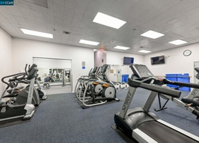 Building Photo - Spacious Upgraded Condo in The Keys – Waln...