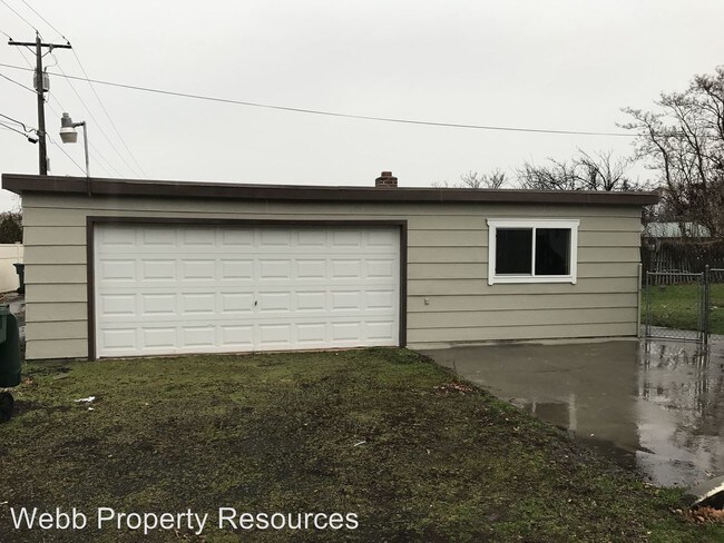 Building Photo - 115 SE 12th Ave