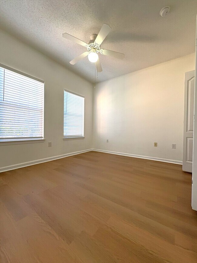 Building Photo - 3 Bedroom with Water View - Villanova at H...