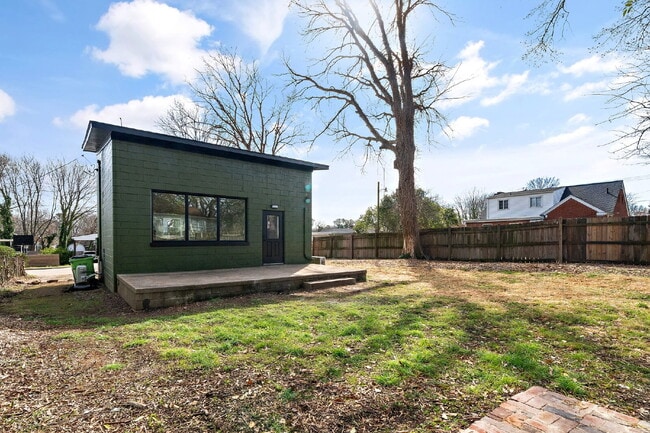 Building Photo - 210 Lincoln Ct