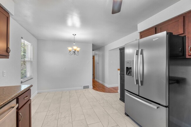 Building Photo - Charming House in Cape Girardeau