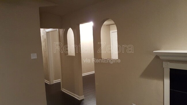 Building Photo - 2939 Longmeade Dr