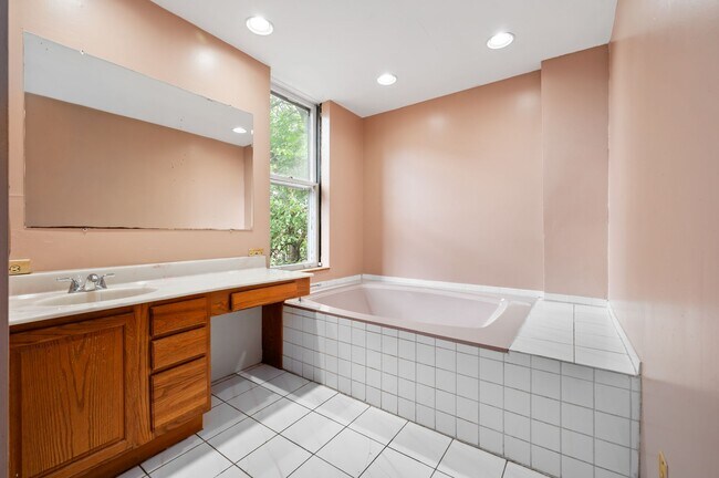 Second Floor Bathroom - 3336 Ward St