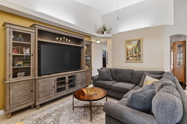 Building Photo - 3221 SE Quay St