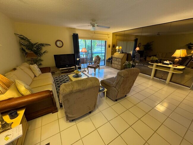 Building Photo - 147 Deer Creek Blvd