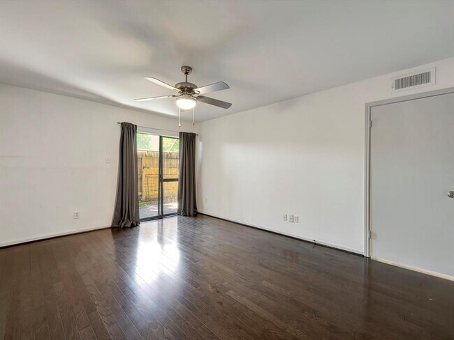 Building Photo - 1601 S Shepherd Dr