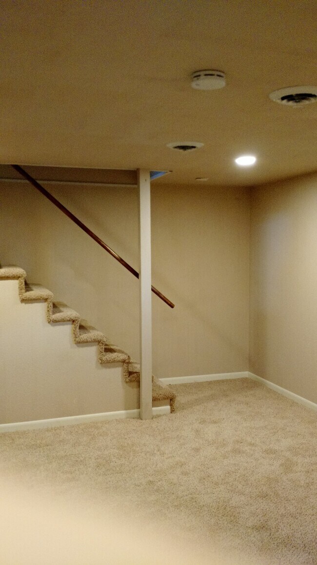 Building Photo - N2724 Duvenick Ln