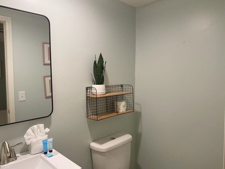 Building Photo - 314 Jasmine Pl