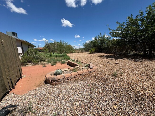 Building Photo - 3BR/2BA/1CG, 1489 sq.ft. rental in Huachuca City, AZ