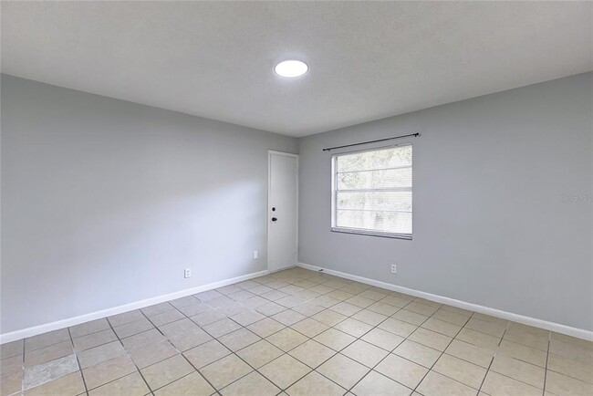 Building Photo - 1417 NE 38th St