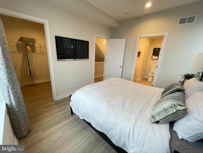 Building Photo - 3129 Beachview Ln