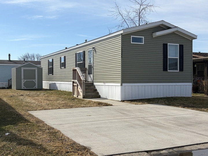 Building Photo - 15386 Danseur Dr