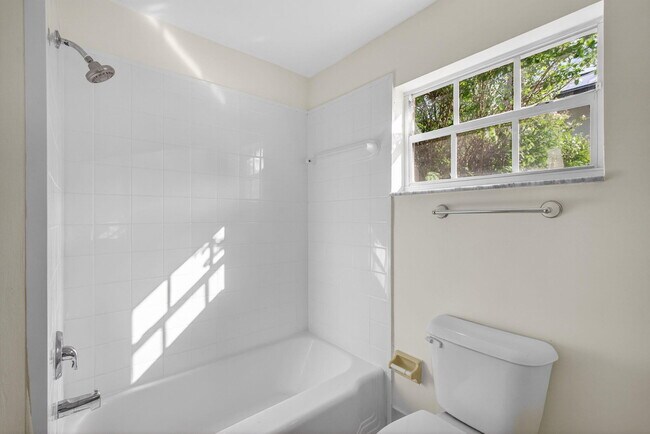 Building Photo - 1242 N Harbor Dr