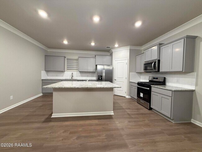 Building Photo - 401 Eastwood Dr