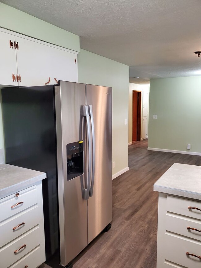 Building Photo - 3bd/1.5ba Completely Remodeled House with ...