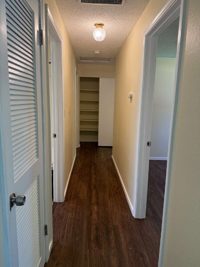 Building Photo - Rambler in Maple Valley Available Now!