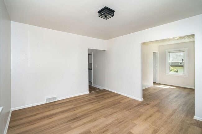Building Photo - 3728 Standish Ave