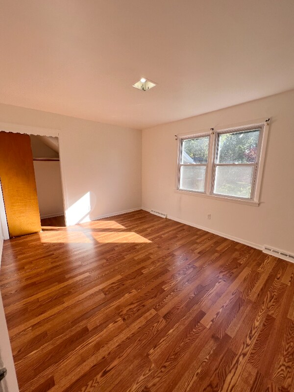 Building Photo - 88 Pinewood Ave
