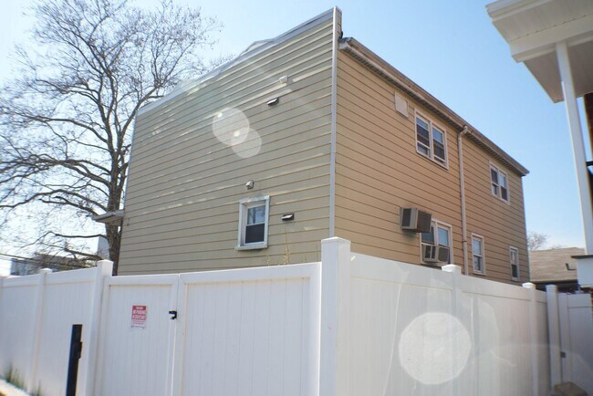 Building Photo - 300 Cator Ave