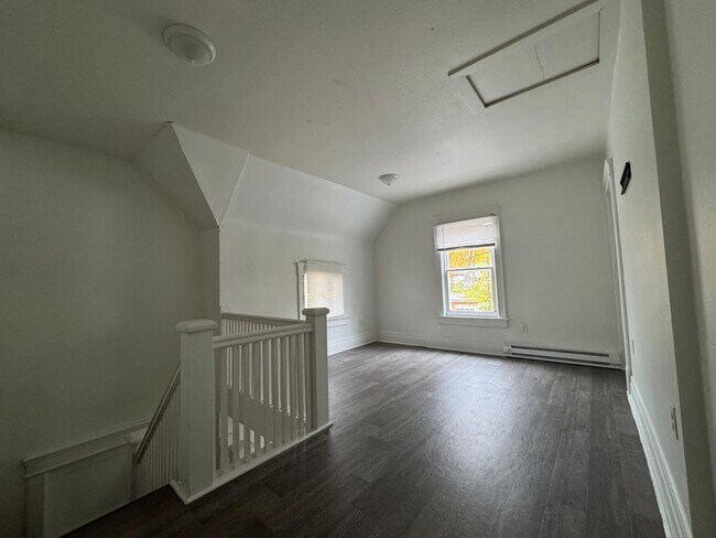 Building Photo - 728 W Colfax Ave