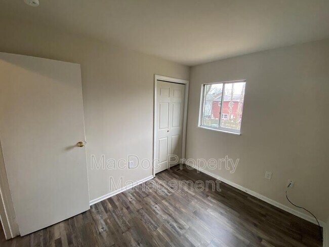 Building Photo - 928 Bellows Ave