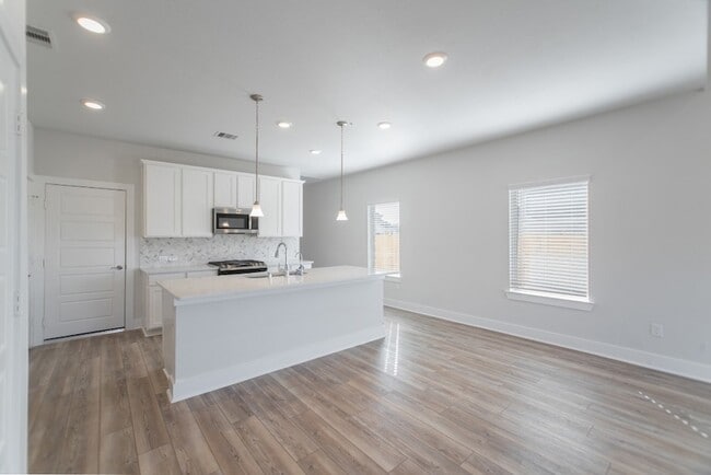 Building Photo - 10627 Whitejacket