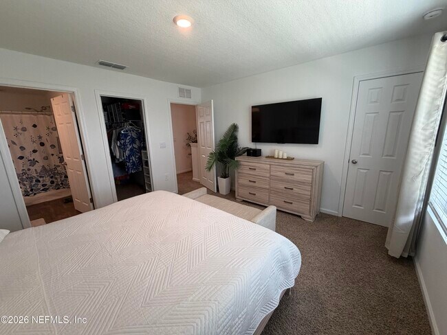 Building Photo - 947 Rivertree Pl