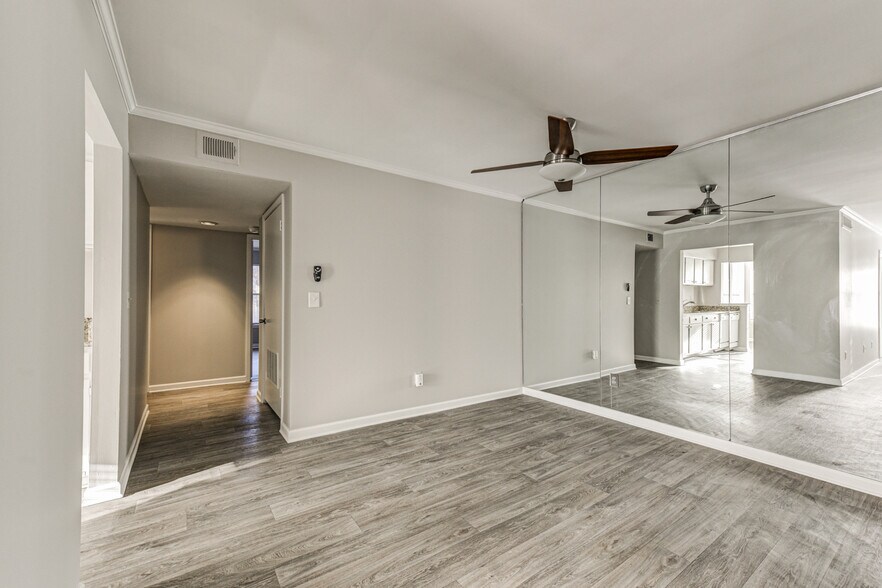 Building Photo - 1405 Huntingdon Chase