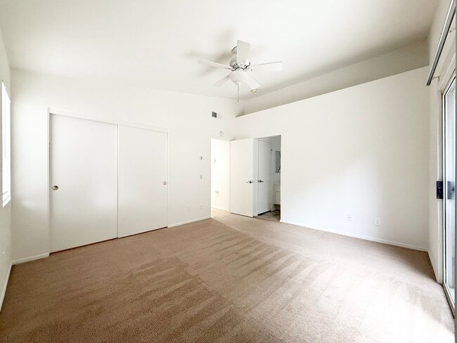 Building Photo - Single Story in Rancho Del Oro!