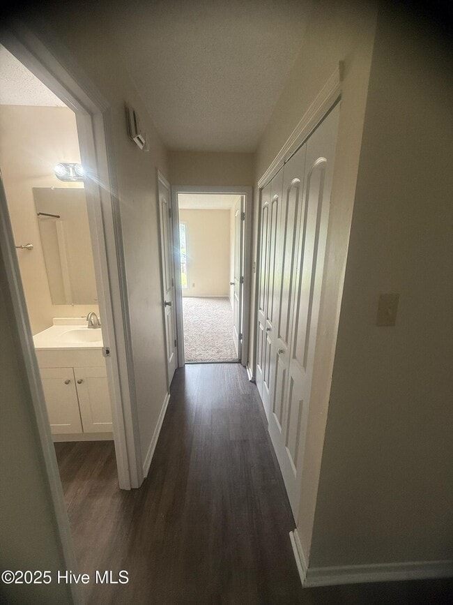 Building Photo - 137 Twinwood Dr