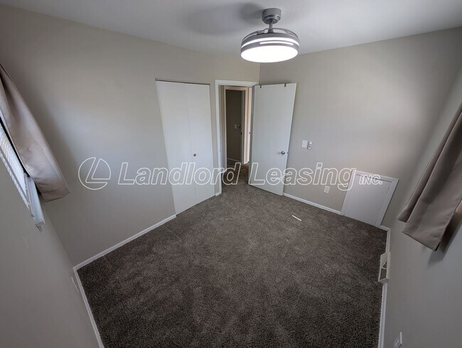 Building Photo - Updated Vermilion Ranch with Full Basement