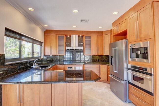 Building Photo - 1121 Bel Air Dr