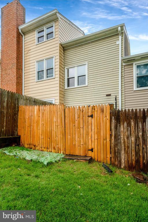 Building Photo - 13842 Beaujolais Ct
