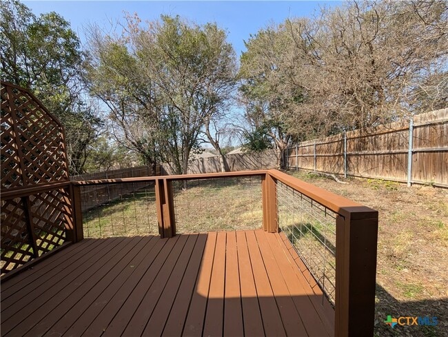 Building Photo - 1013 Misty Acres Dr