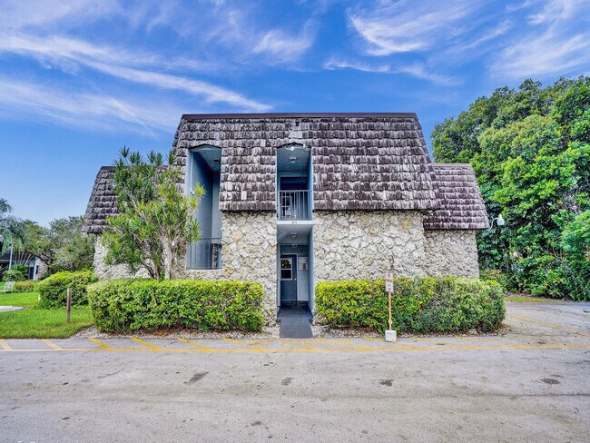 Building Photo - 3115 Oakland Shores Dr