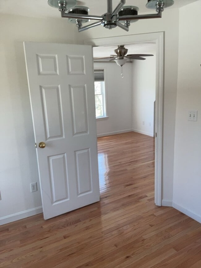 Building Photo - Large 2nd Floor Studio in Quiet Sandwich (Forestdale) Neighborhood