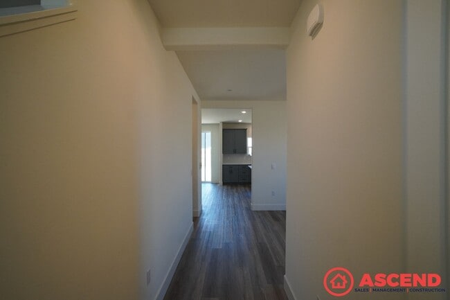 Building Photo - Lovely Home Near Frontier Highschool!
