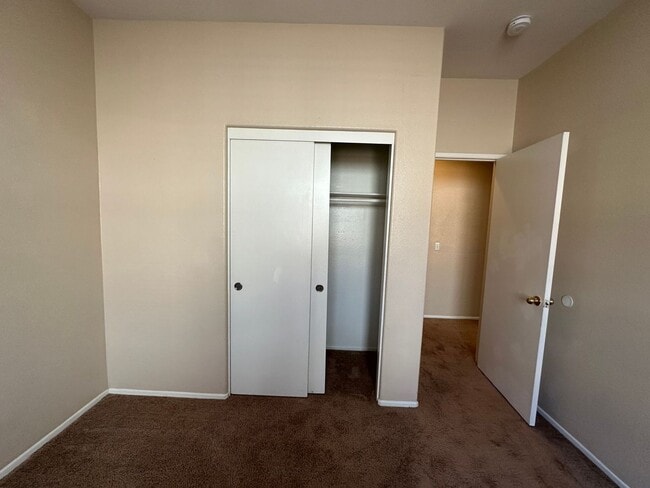 Building Photo - 4 BEDROOM HOME + OFFICE IN VICTORVILLE