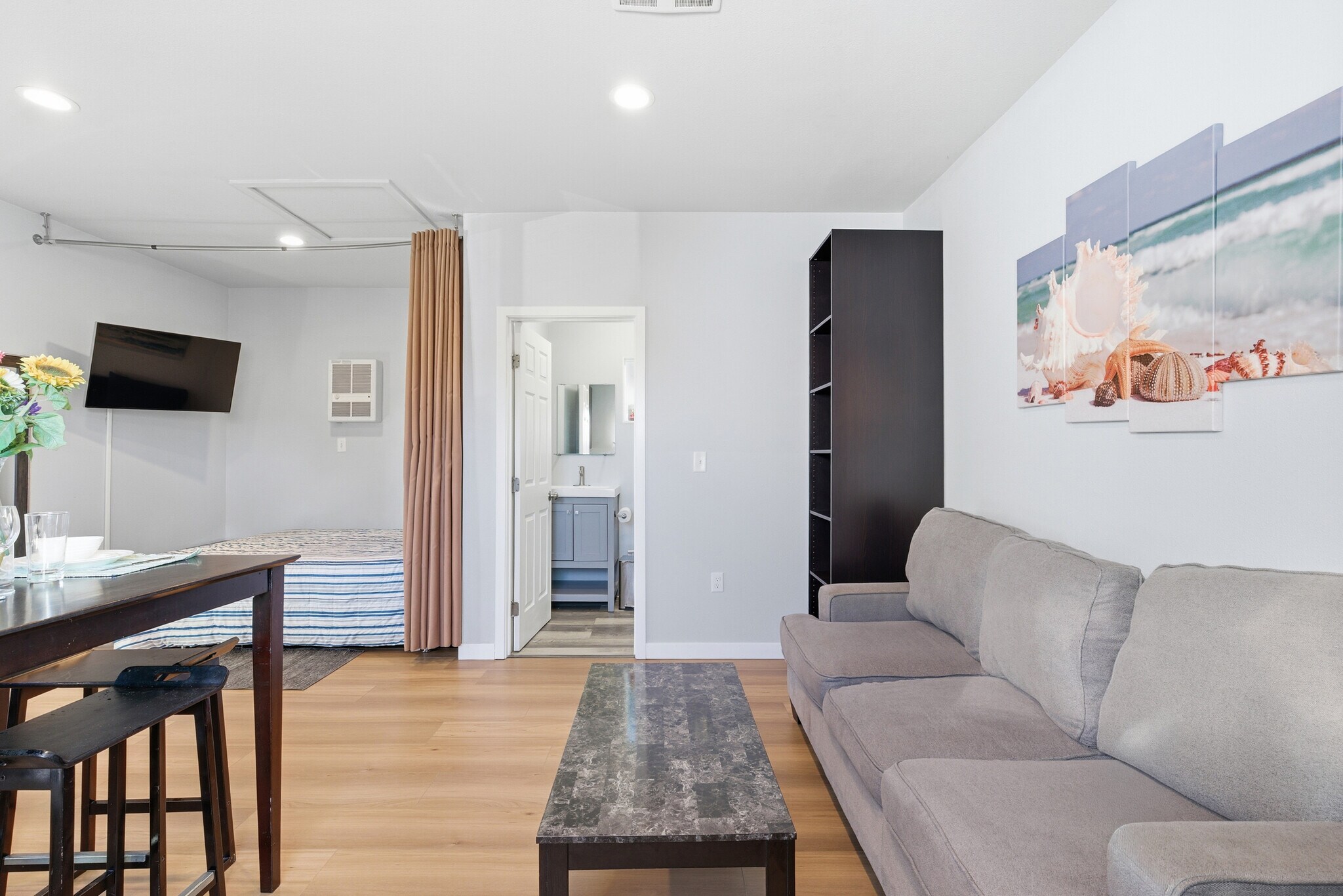 Building Photo - 1026 W 168th St