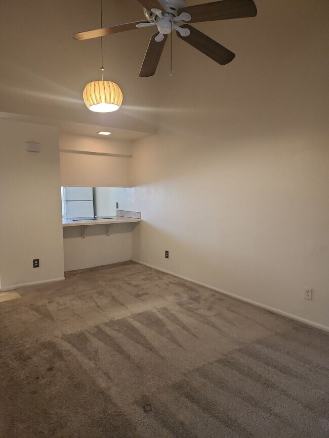 Building Photo - "Charming 2-Bed/1-bath in Phoenix with Cozy 704 Sq Ft Layout – Your Perfect Retreat in Phoenix!" ...