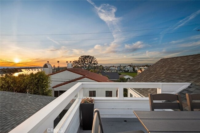 Building Photo - 409 Dahlia Ave