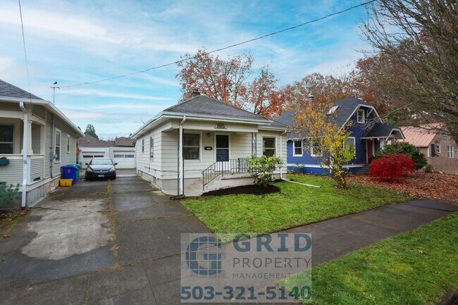 Building Photo - Charming 2 Bedroom Available in Popular N Kenton Neighborhood!