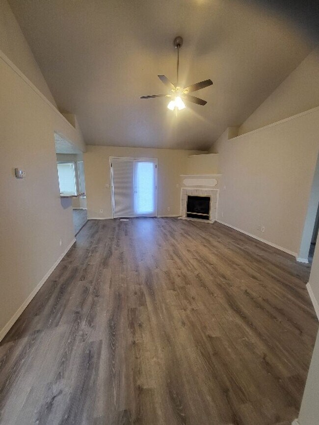 Building Photo - Cute Meridian Home!