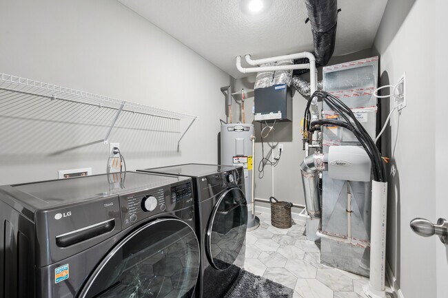 Building Photo - Townhouse in Shakopee