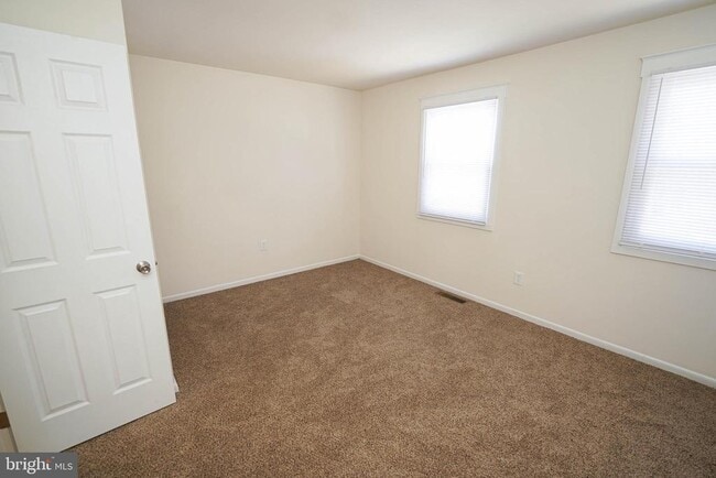 Building Photo - 734 Hemlock St