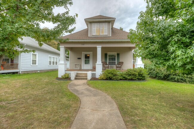 Primary Photo - 712 S Porter Ave