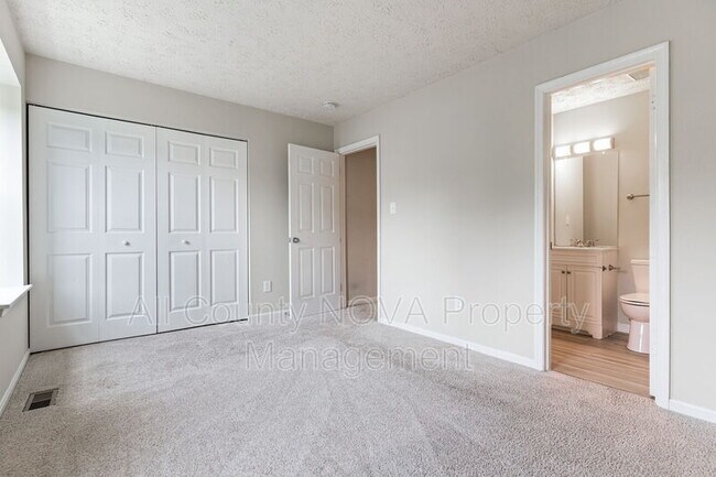 Building Photo - 17 Heather Ln